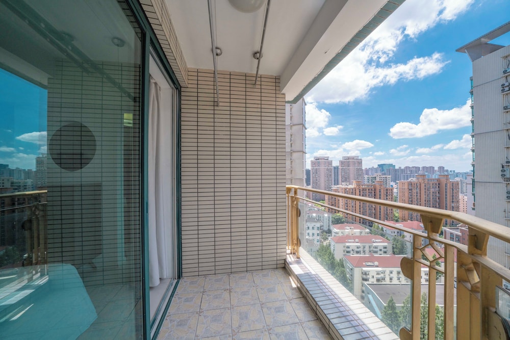 Tyms Xujiahui Stylish 1BR APT