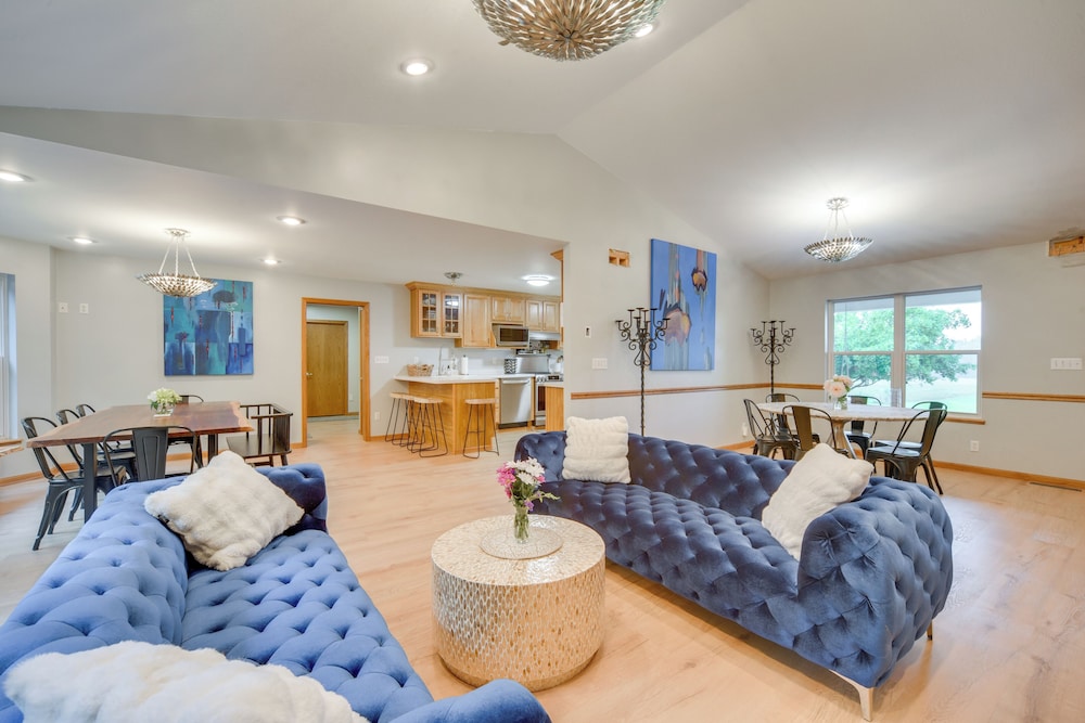 Swim Dock & Game Room: Lakefront Home in Siren!