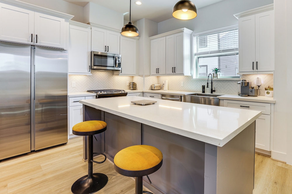 Your Houston HQ! Modern Unit w/ Yard & Workspace