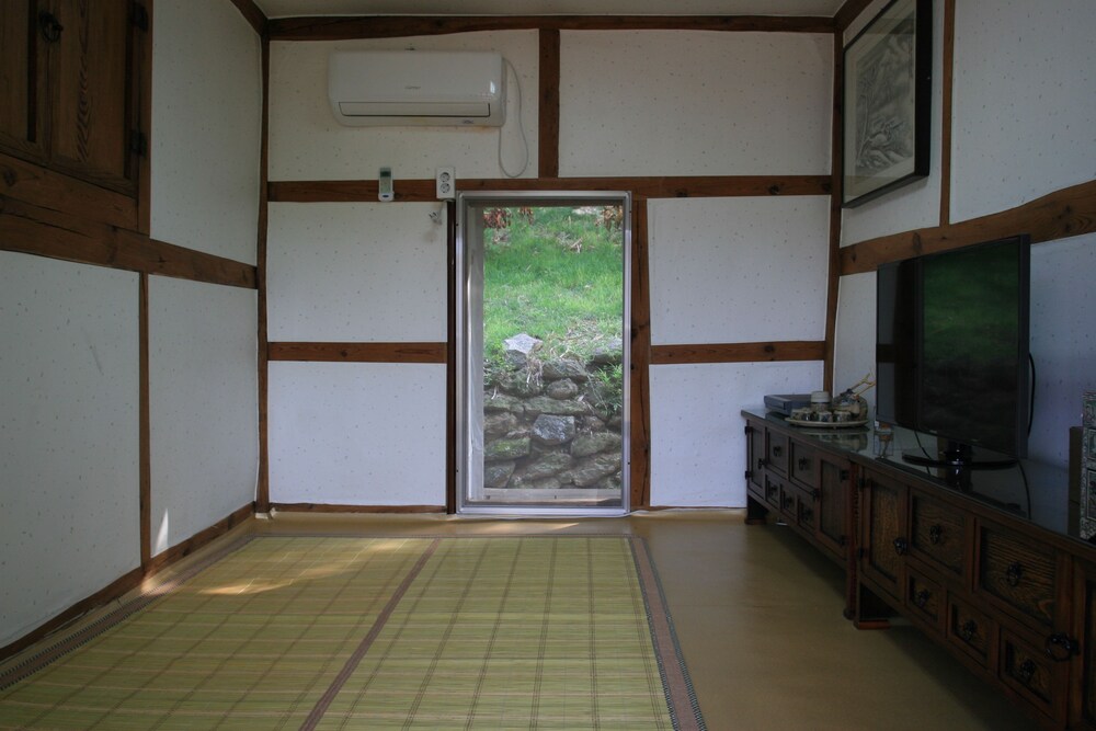 Yi Jin-rae's Historic House
