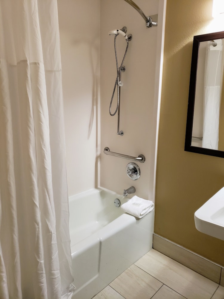 Lexington Vacations - Clarion Hotel Conference Center - North - Property Image 126