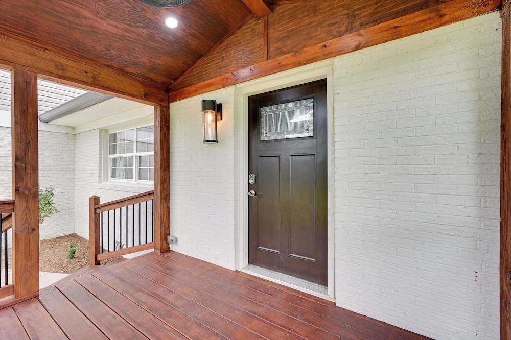 5 Mi to Lake Thom-a-lex: Family-friendly Retreat