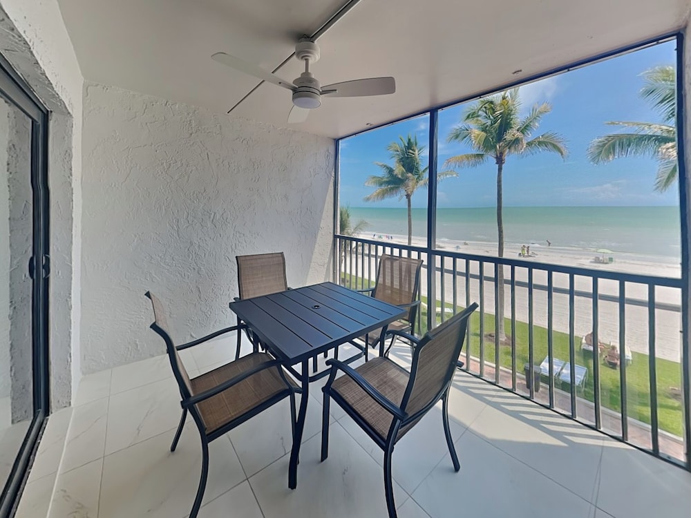 Seaside 2 by Distinctive Beach Rentals