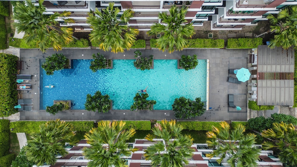 Sunset Pool Walk to Beach & Market C149