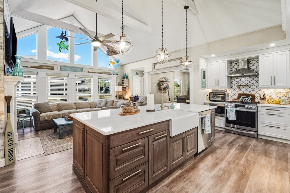 Santorelli's Seaside Serenety 4 Bedroom Home
