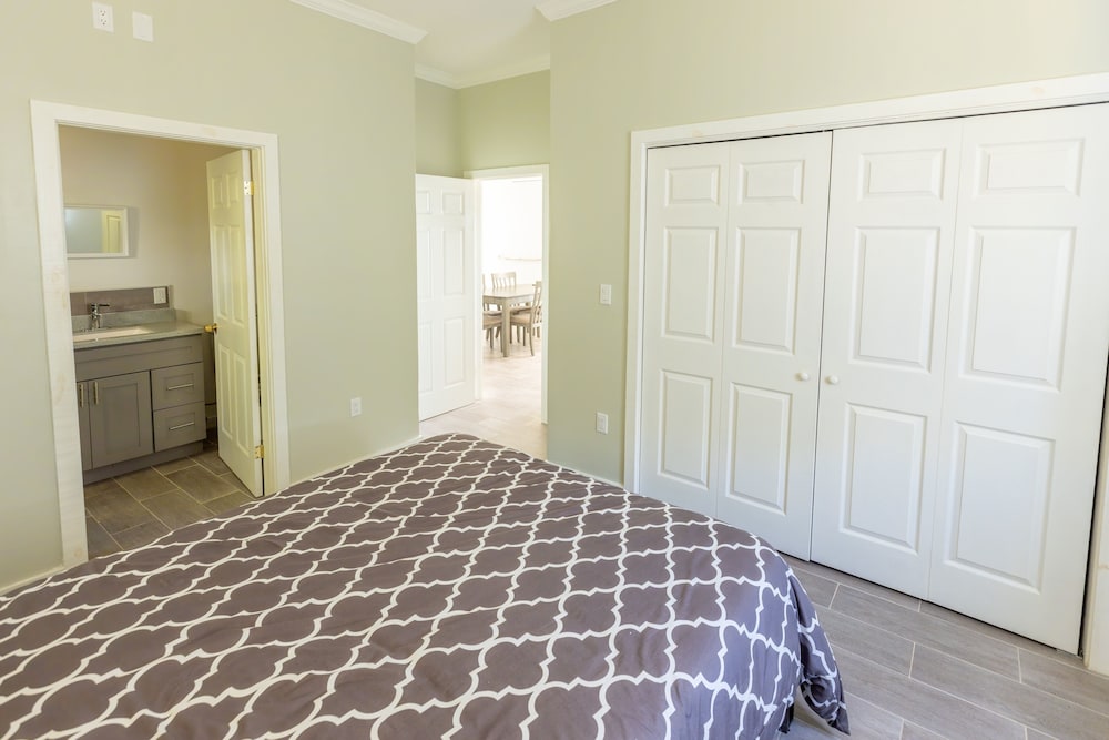 Seas The Day - Brand New Villa W/ocean View, Walk To Rainbow Bea 3 Bedroom Home