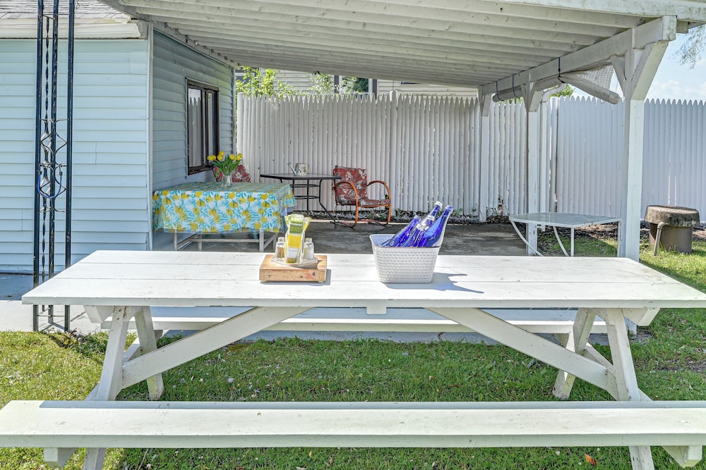 Dock + Kayak: Lakefront Gem on Saratoga Lake