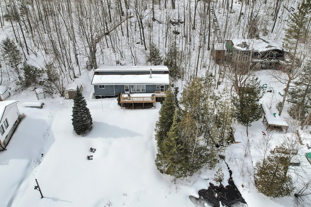 Quiet Spaciou Gorgeous Lakefront Cottage