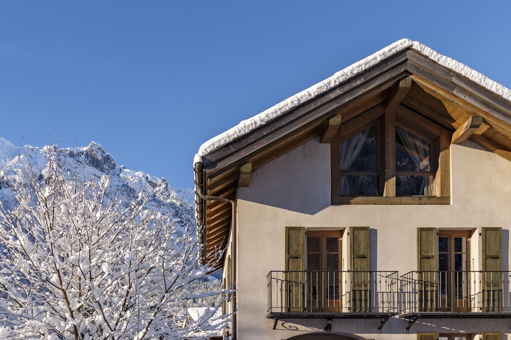 Chalet Les Tissourds 4 Central hot tub