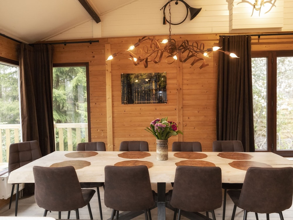 Cosy Chalet in Odeigne with Hot Tub