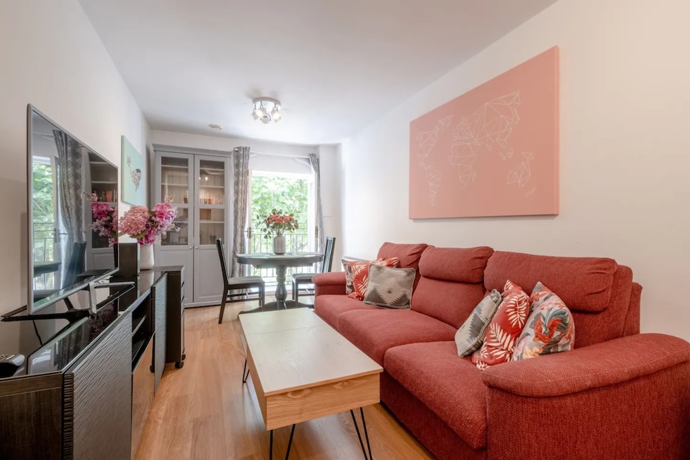 Bright 1 Bedroom Flat in Kensington Olympia