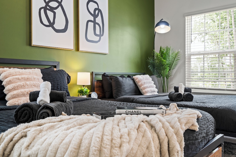 Luxe 3BR Townhouse Mins to Uptown CLT