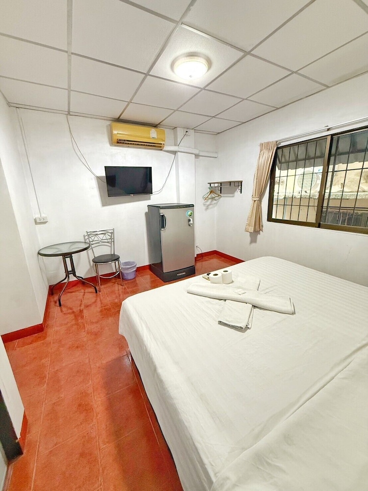 Malee Guesthouse & Restaurant