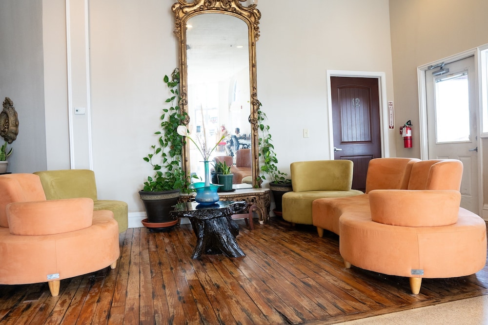 Oak Tree Hotel