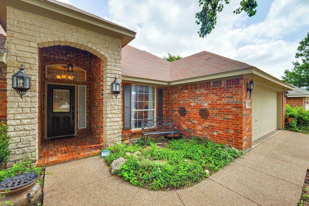 DFW Fun Awaits: Family Home in Crowley!