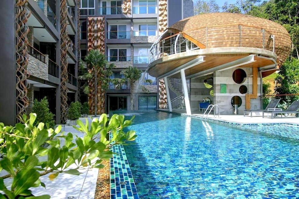 Emerald Hill Patong Apartment 421