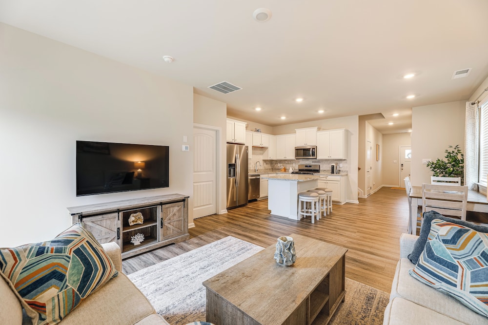 5 Mi to Bethany Beach: Townhome w/ Pool!