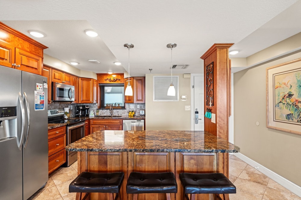 It Doesnt Get Any Better Than This! 2BR 2BA Sleeps 8 Beachfront!