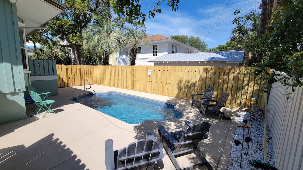 Peach on the Beach by Tybee Vacation Rentals