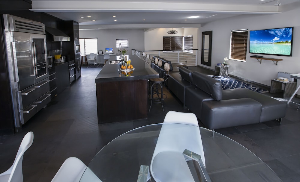 Posh South Beach Hostel 3