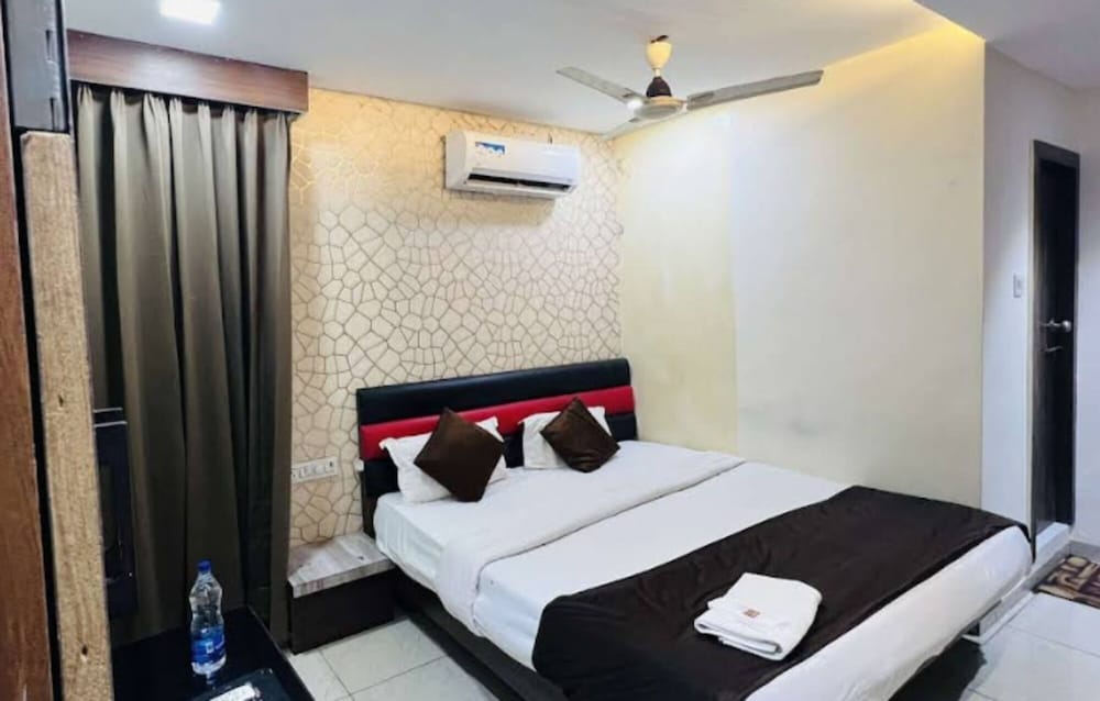 Hotel Shree Palace & Restaurant