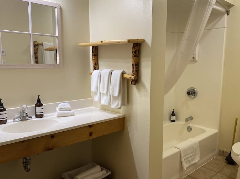Gunflint Lodge & Outfitters