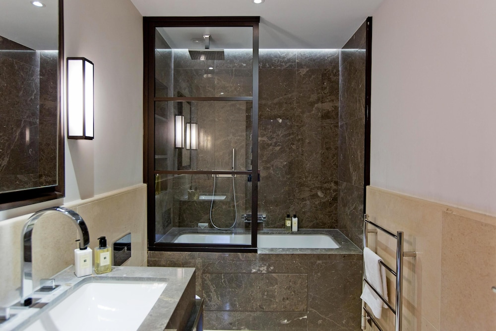 2-bed Superior Apt 208