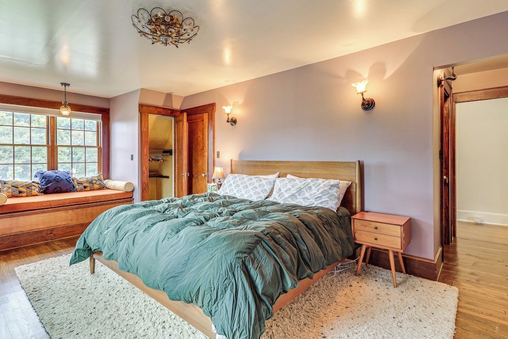 Easy Train Access to Nyc! Elegant Family Retreat