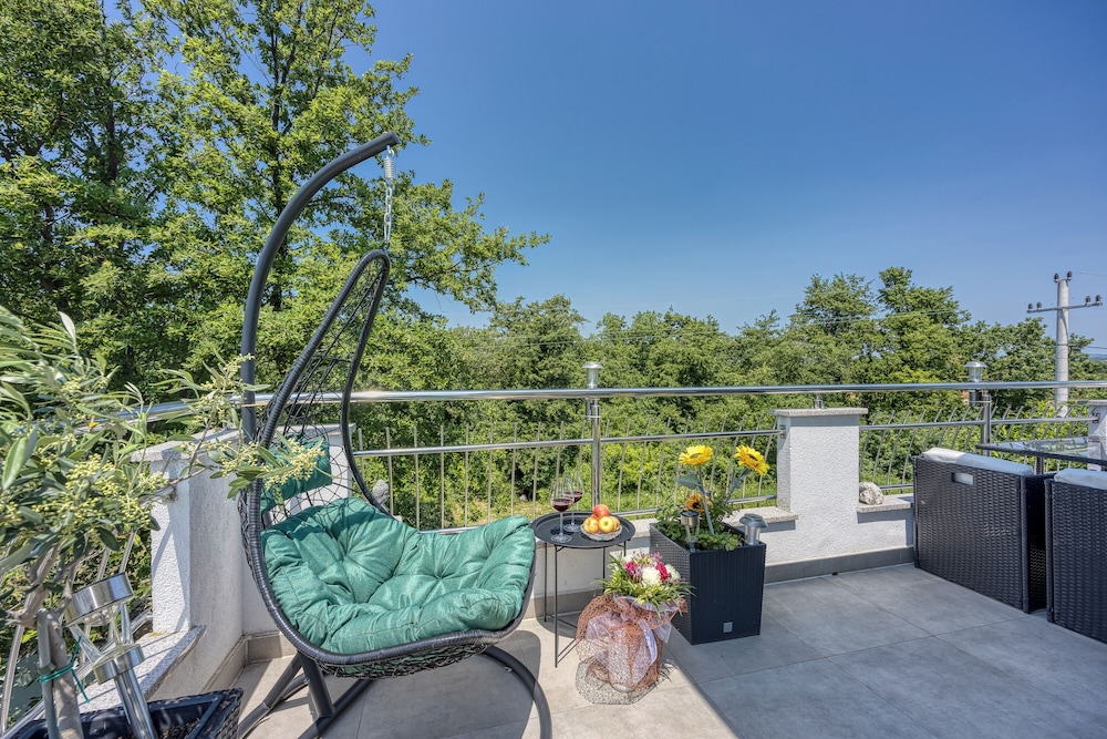 Sea Breeze Residence Mariella