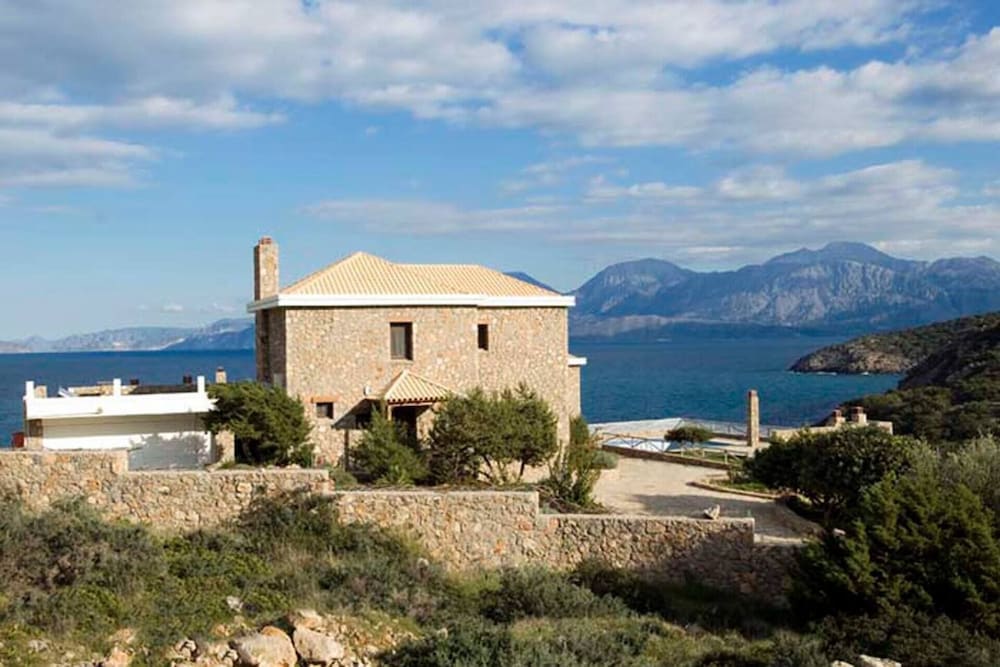 Beautiful 3-bed Sea Front Villa in Agios Nikolaos view 3
