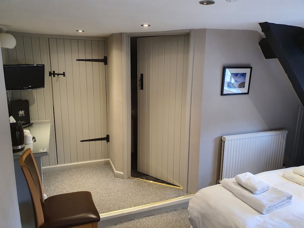 Dragon Inn Crickhowell