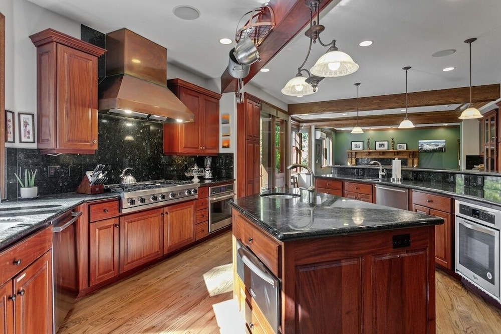 3135 Thistle - 7 Bedroom Private Home 7 Home