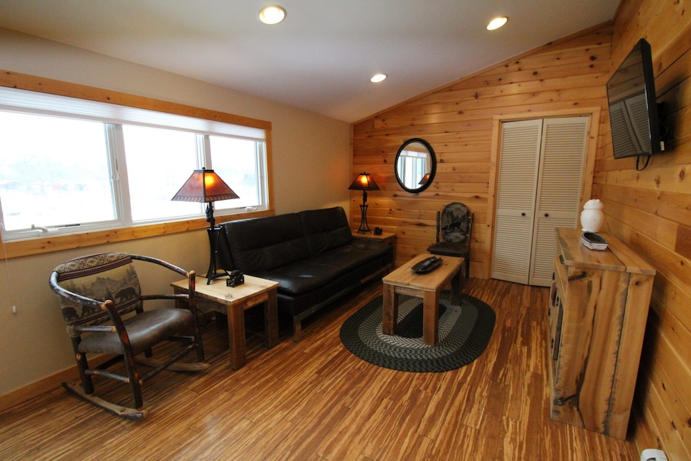 LakeFront Lodge