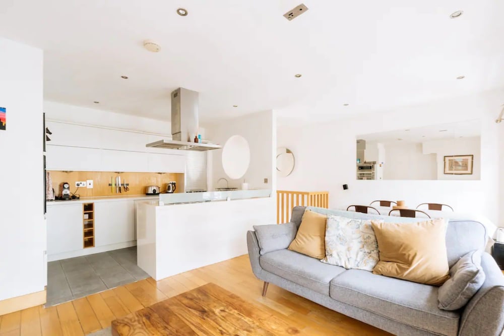 Stunning 3 Bedroom House in Dublin With Courtyard