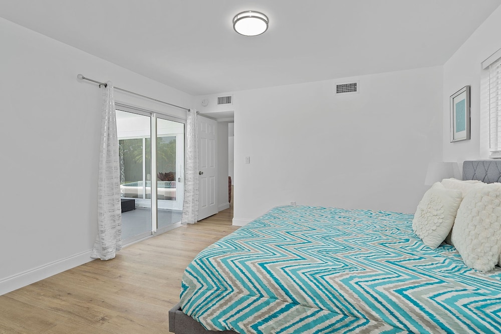 Dreamy 4BR Getaway w Private Pool Luxe Patio in Miramar