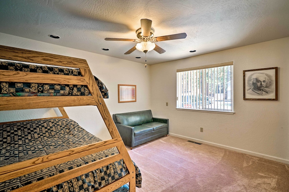 Lake Tahoe Vacations - South Lake Tahoe Home w/ Deck: 4 Mi to Heavenly! - Property Image 20