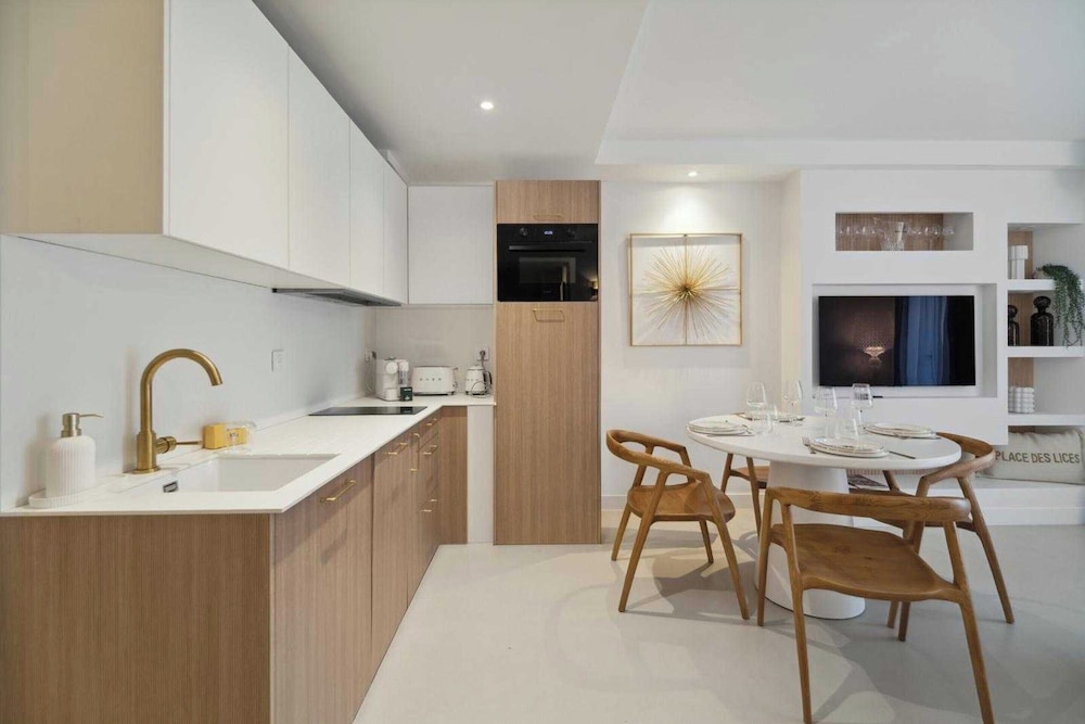 Chic 2br/4p Apartment - Saint-tropez Lices