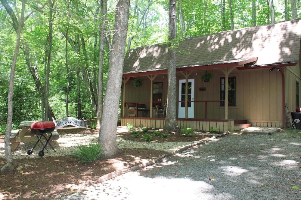 Henson Cove Place B&B with Cabin