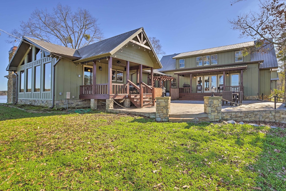 Lay Lake Access & Views: Expansive Shelby Home!