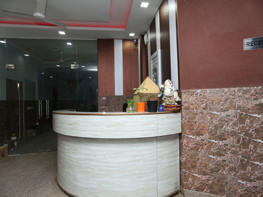 Lobby & Reception