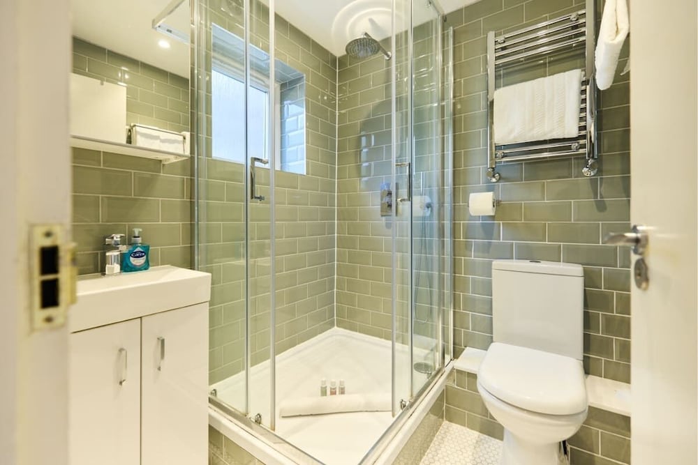 The Brunswick Retreat - Warm 3bdr Flat With Balcony