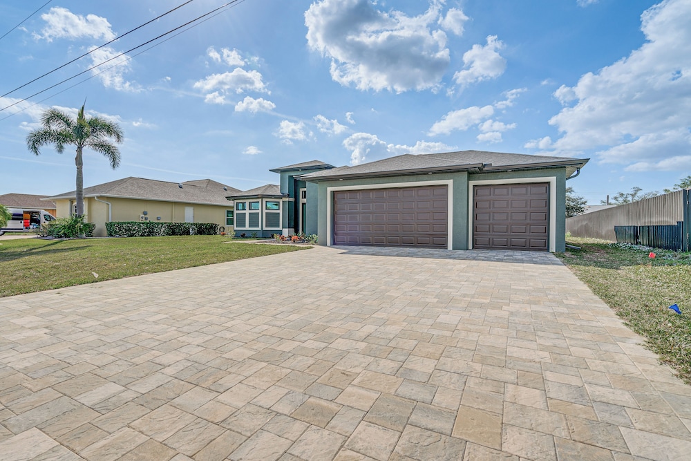 7 Mi to Dtwn Cape Coral: Home w/ Pool & Spa!