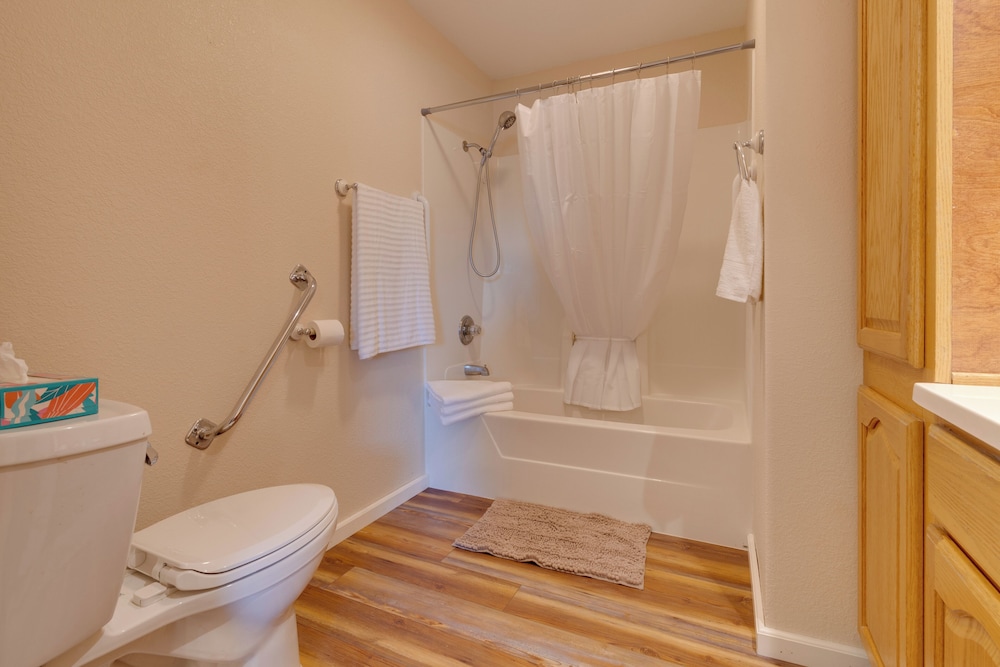 9 Mi to Effingham: Pet-friendly Rural Escape