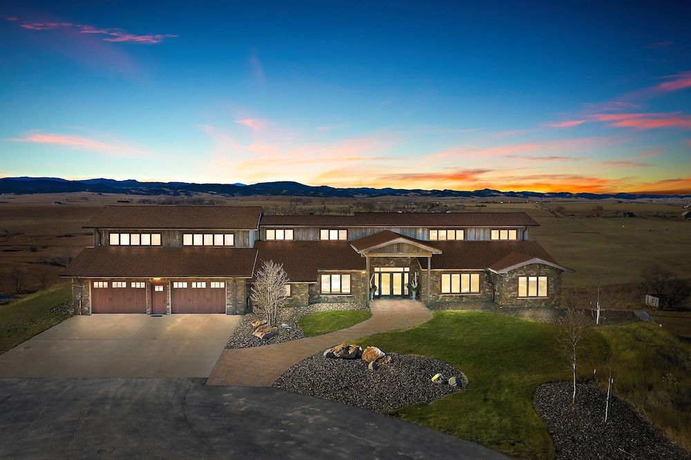 Raz Hideaway 7BR Ranch With Panoramic Mountain Views
