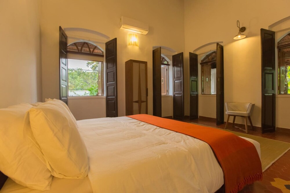 Salt by Hireavilla - 4BR w Heated Pool in Siolim