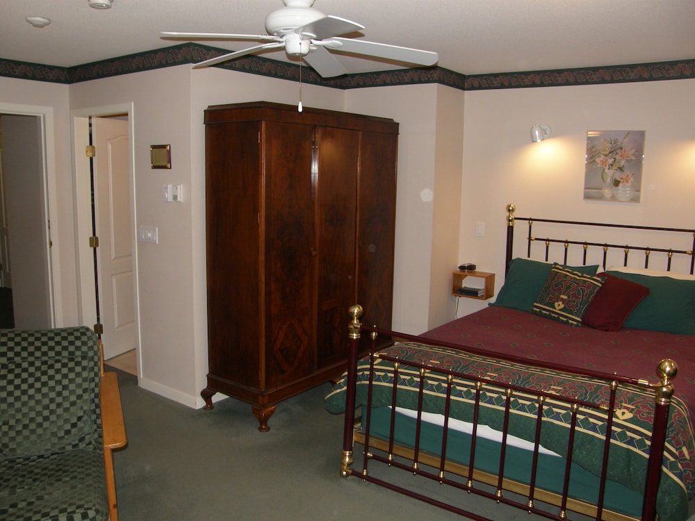 Cedar Wood Lodge B&B