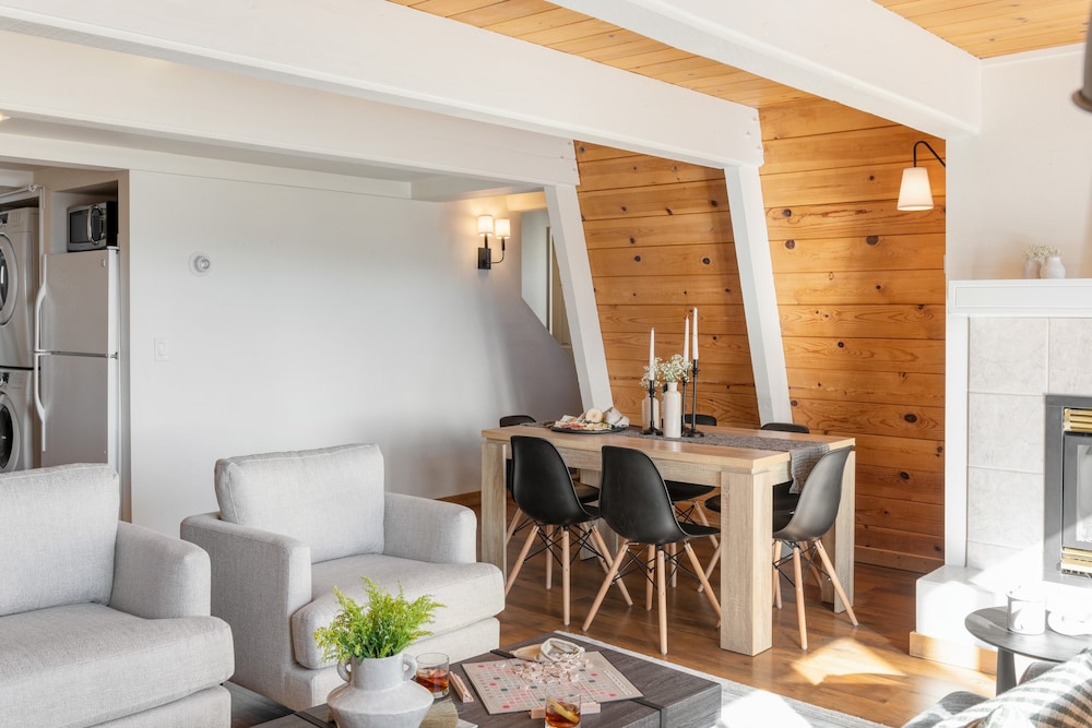 Chickaree by Avantstay A-frame w/ Mountain Views - Property Image 9