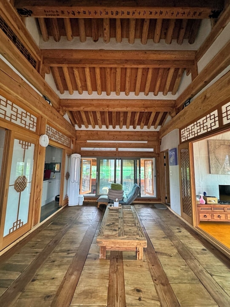 Jukrokjungsa hanokstay