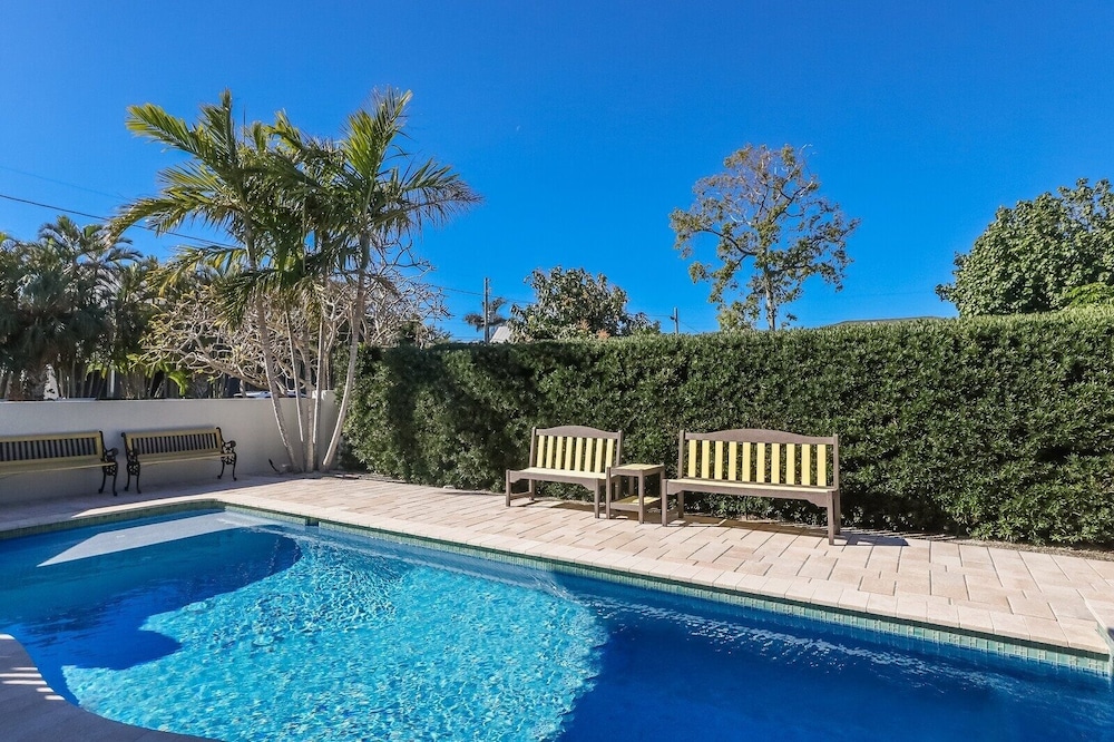 Surf Riders 4 Bedroom Home