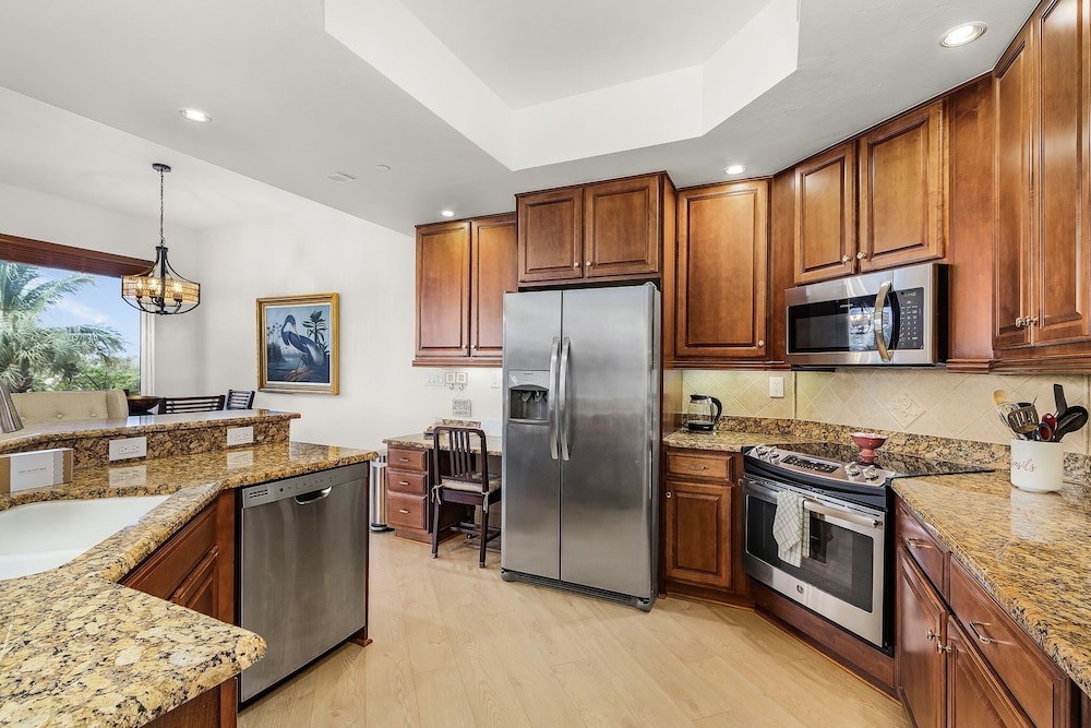 Waterside #835: Bayscape Bliss 3br/2ba Condo W/ Pool! 3 Bedroom Condo
